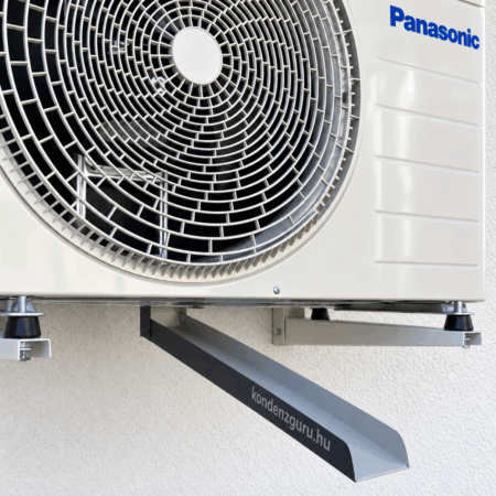 80 cm Antracit KondenzGuru kondenzvíz csatorna klíma kültéri egysége alá szerelve, kondenzguru.hu felirattal